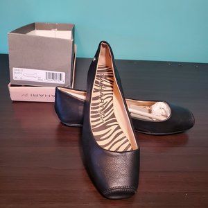 TAHARI Girl Black Orielle Square Toe Ballet Flat Women's Size 8